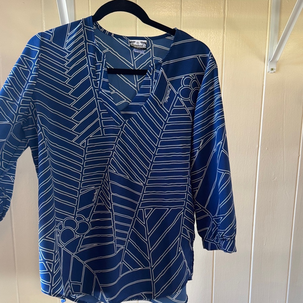 Manuhealii Blue and White Geometric V-Neck Blouse